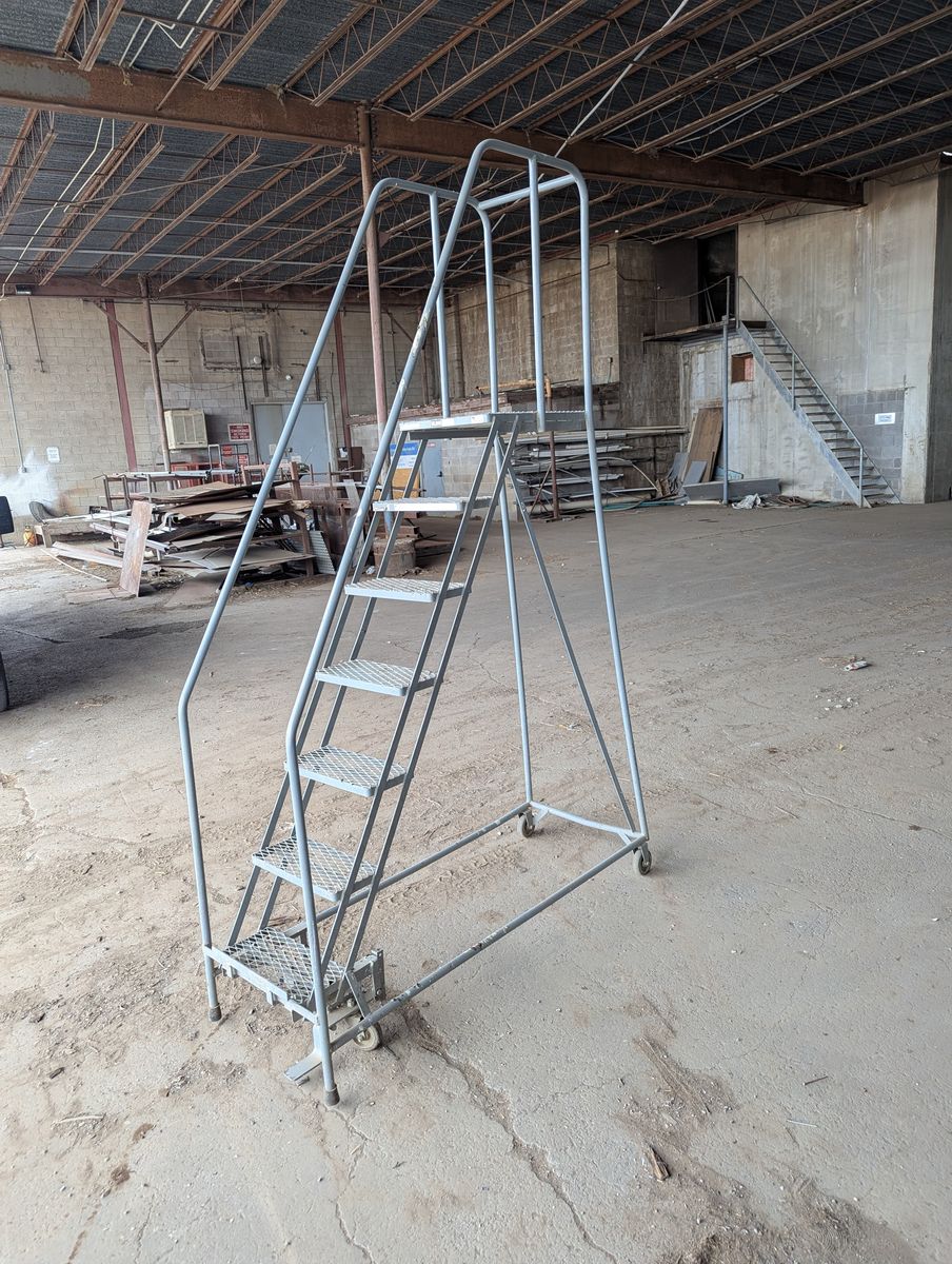 7 Step Rolling Safety Ladder with 20" Top Step