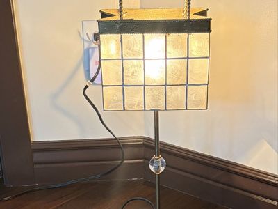 Vintage style accent miniature handbag lamp