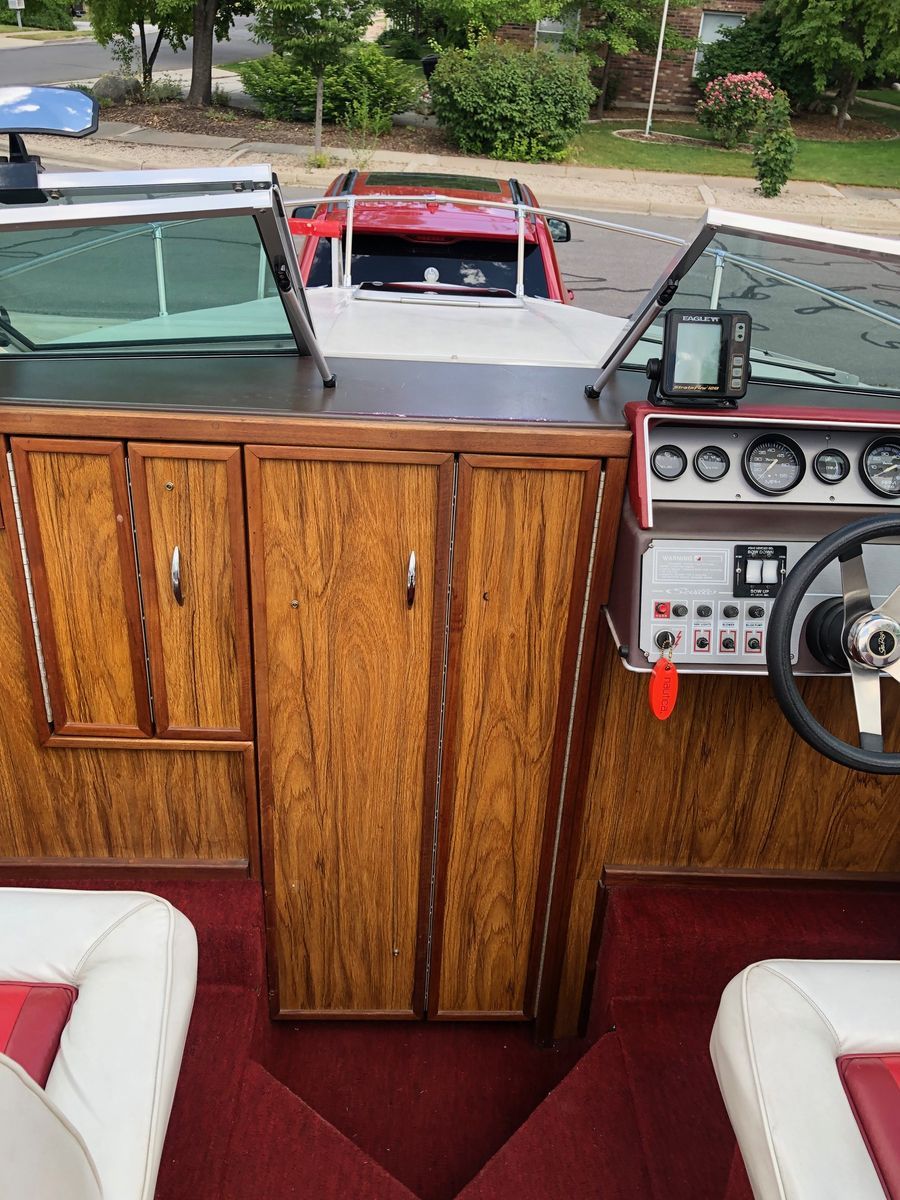 21' SEA RAY SEVILLE CUDDY CABIN