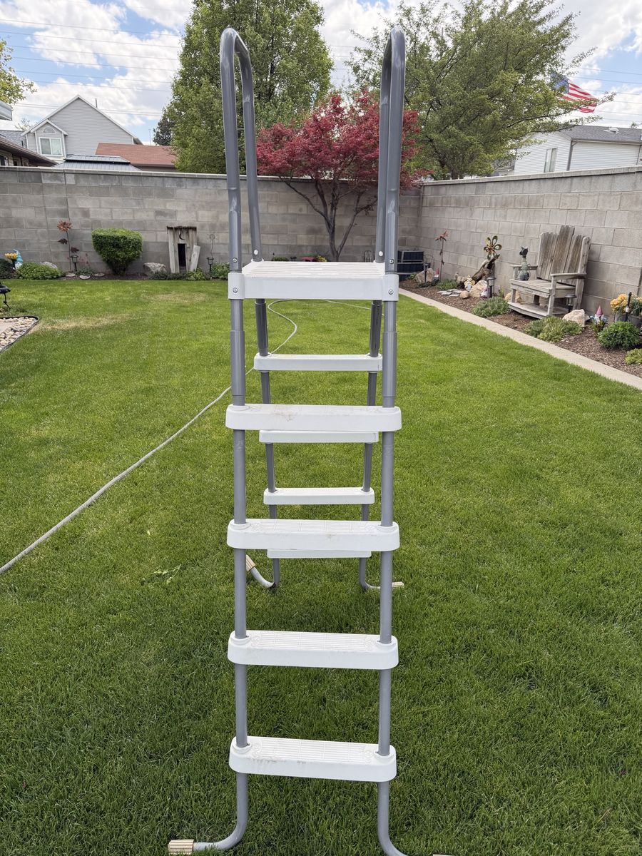 Intex pool ladder