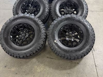 BRAND NEW 2026 ford raptor OEM 17in wheels/ 37x12.50r17 BFG KO2