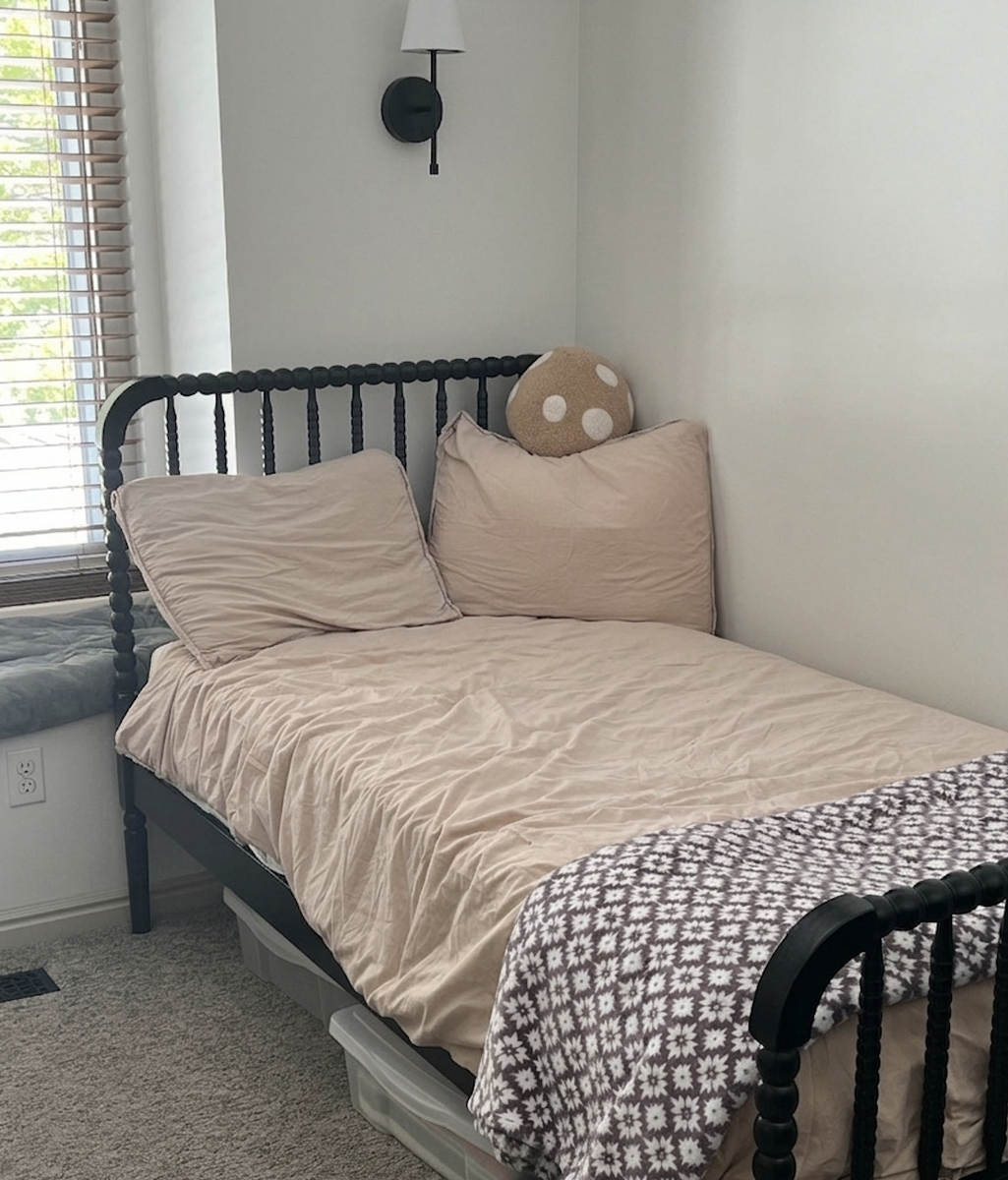 Black Bobbin Twin Bed