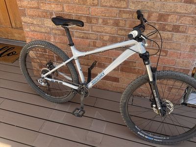 Diamondback Hook 27.5” size M