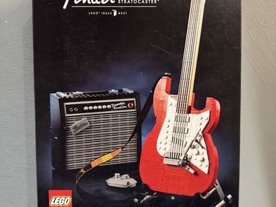 LEGO Ideas Fender Stratocaster #21329 Building Set (1074 Pieces)