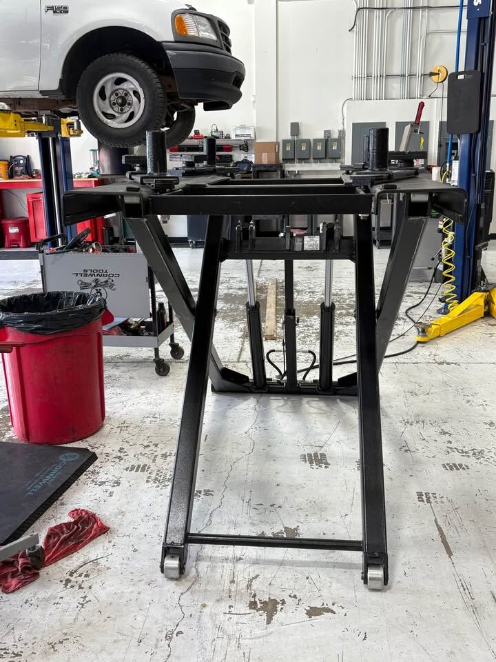 Almost new portable 6K mid-rise car lift
