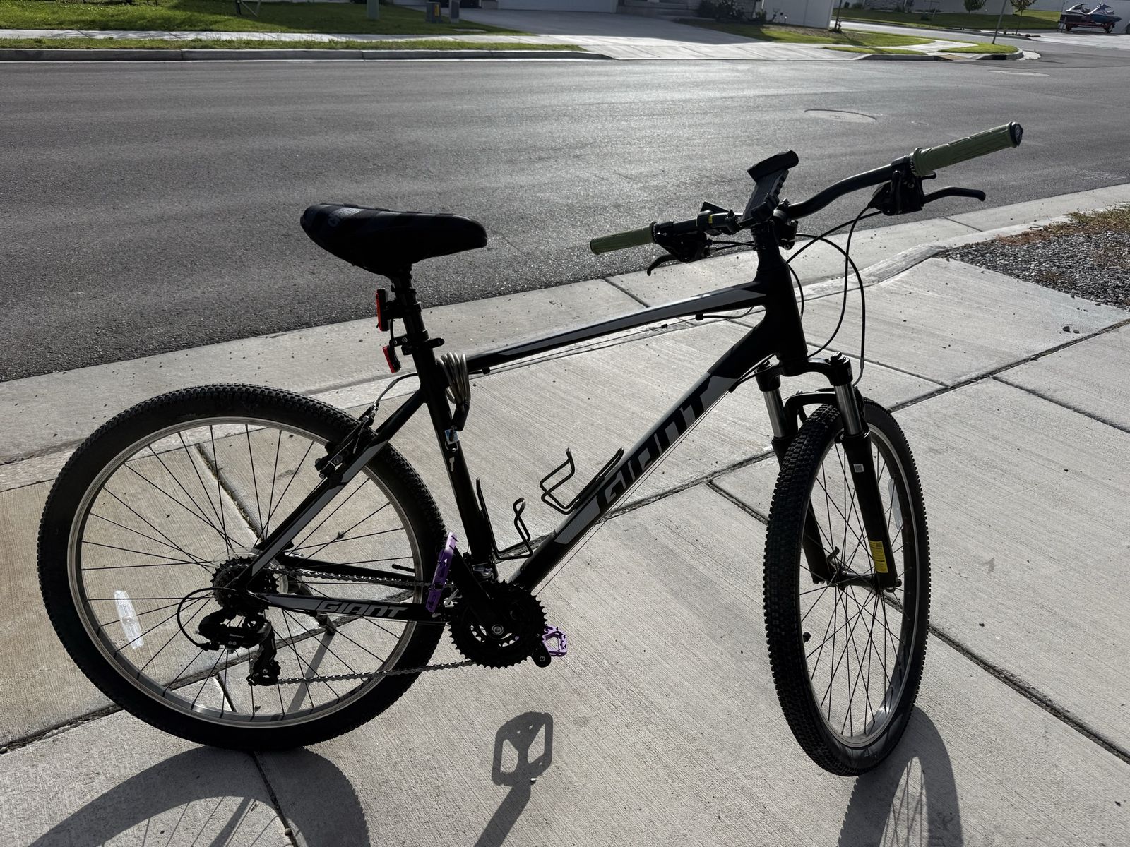 Giant ATX Adult Mountain Bike - Black and Silver