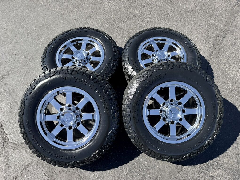 New Chrome LT275/70r18 RT 8x180 CHevy 2011+ GMC 8