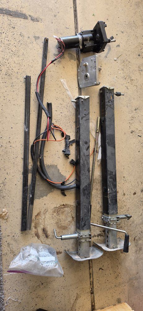 RV Trailer Electric Stabilizer Jacks with Motor - Used
