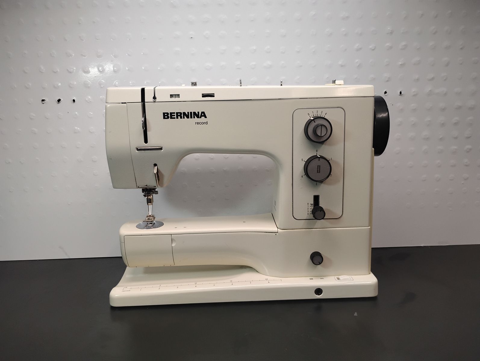 Bernina Record 830 Swiss-made, All-Metal Mechanical Sewing Machine