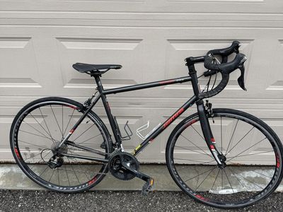 Jamis Road Bike Size 54 Shimano 105 Components