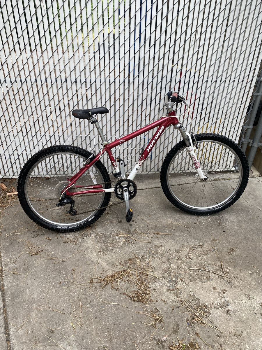Novara Pika Mountain Bike Red White Front Suspension