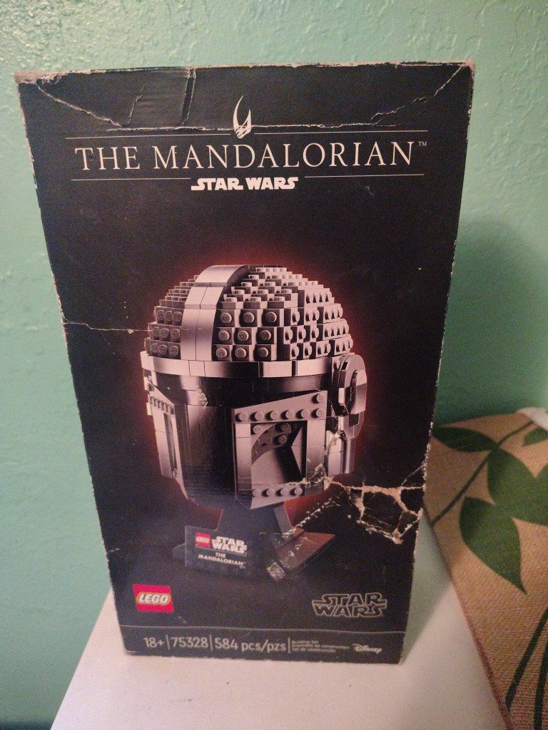 LEGO Star Wars The Mandalorian Helmet Building Set 75328 - 584 pcs