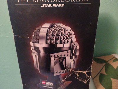 LEGO Star Wars The Mandalorian Helmet Building Set 75328 - 584 pcs
