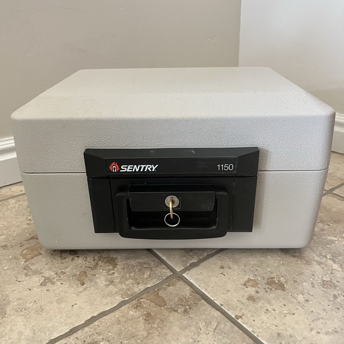 Sentry 1150 Locking Safe