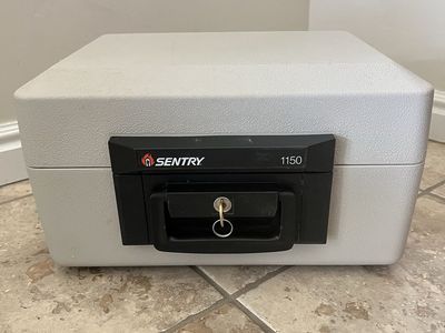 Sentry 1150 Locking Safe