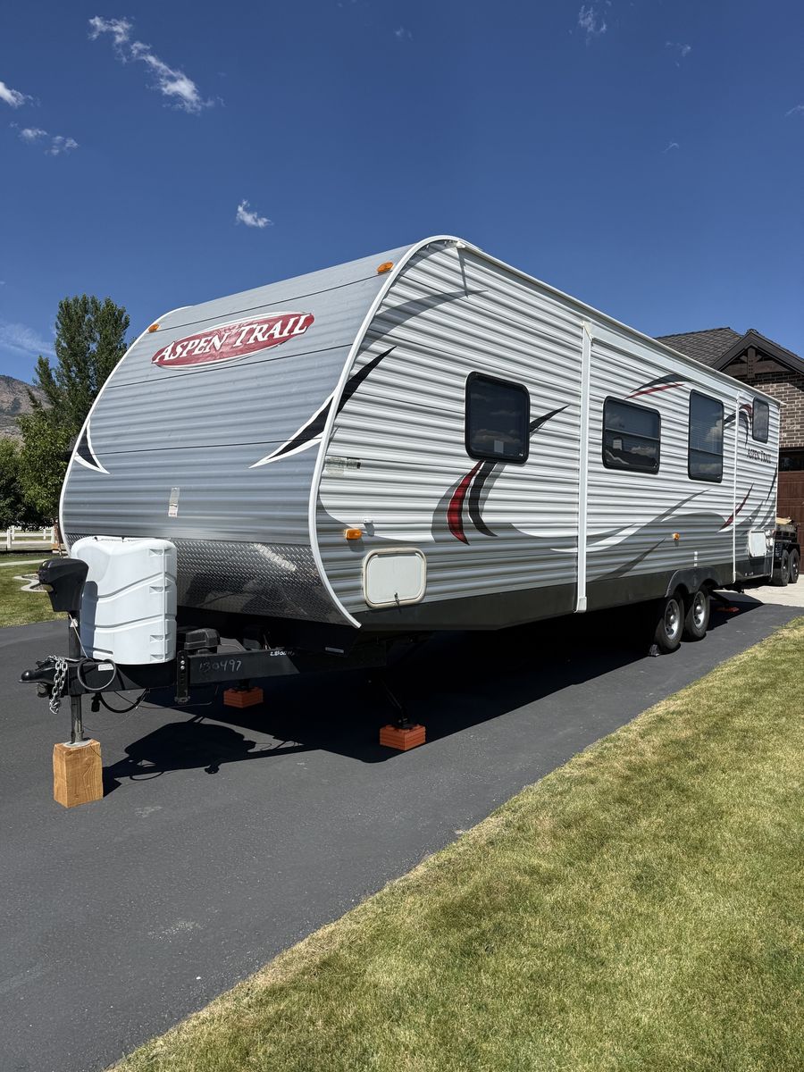 Dutchmen Aspen Trail Travel Trailer Camper with Slide-Out & Full Kitchen
