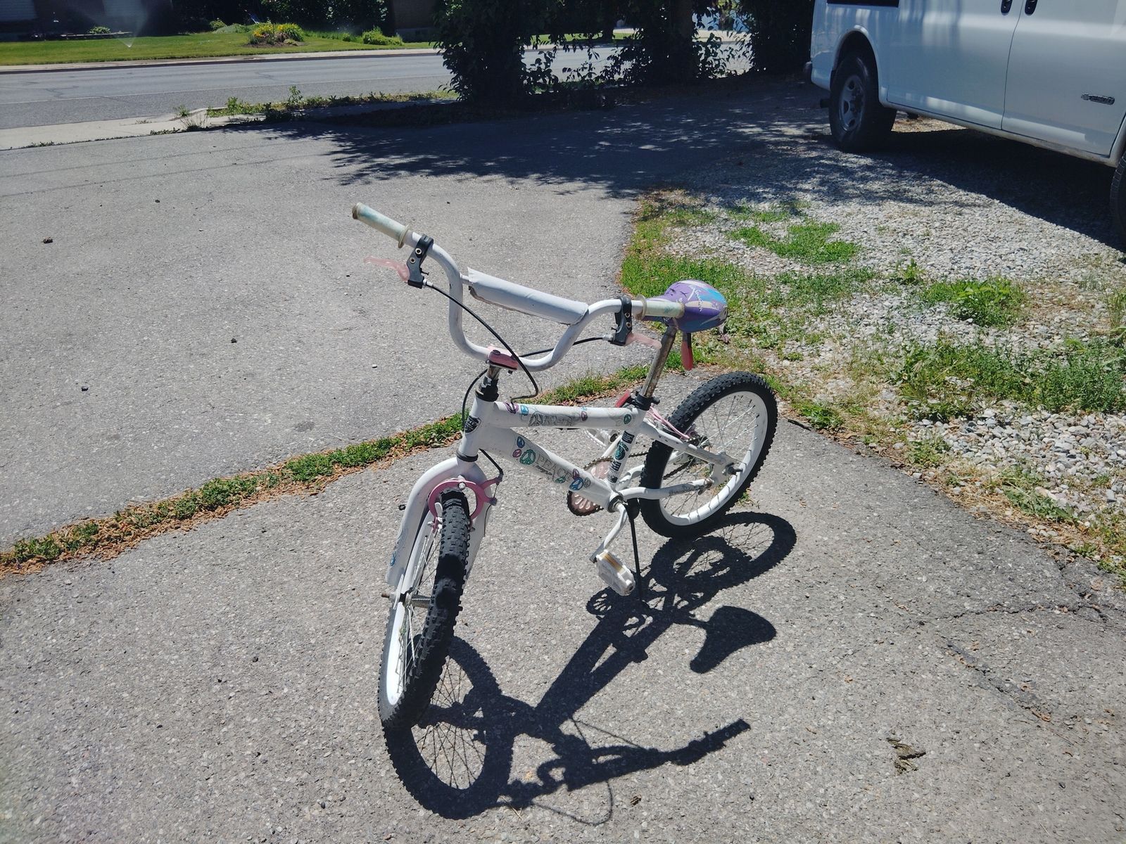 Girls White Cruiser Bike with Purple Seat and Pink Accents