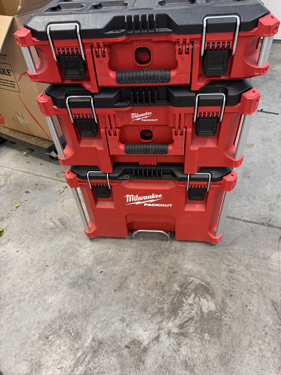 Milwaukee PACKOUT 22 in. Rolling Tool Box SET