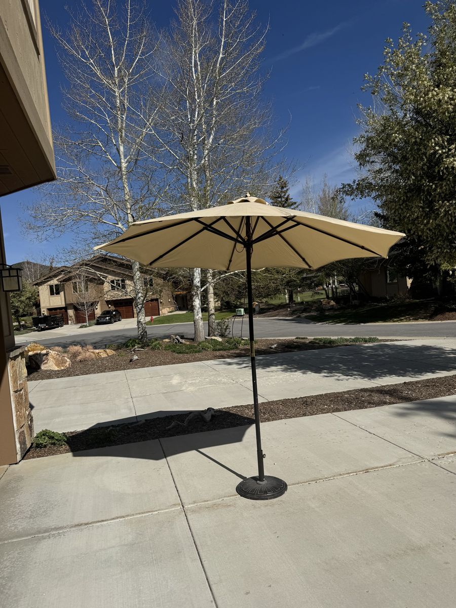 Table umbrella with heavy duty base
