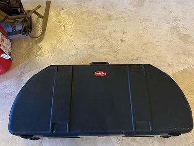 SKB archery bow case