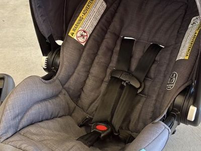 Graco SnugRide 35 Lite Infant Car Seat and 2 bases
