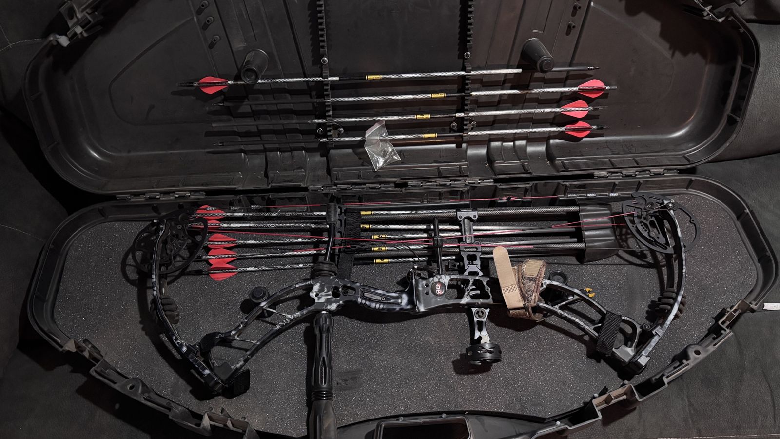 Selling my Lefthand Obsession turmoil RZ set up with 70lbs limbs. 350.00 obo