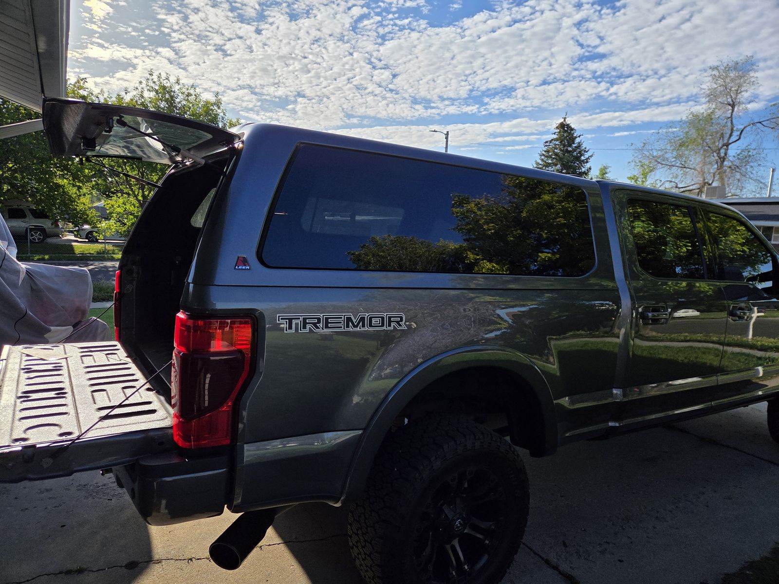 LEER 2017-2022 Ford F-250 Super Duty Truck Shell