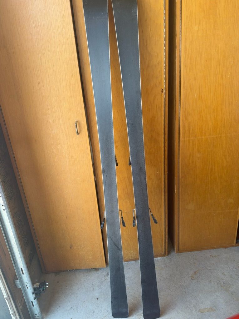 Main image 3
