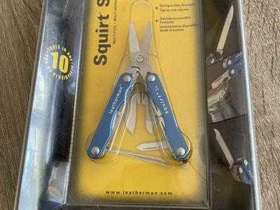 RARE Leatherman Squirt S4 Multi-Tool with Scissors, Blue - 10 Tools in One - New in Package