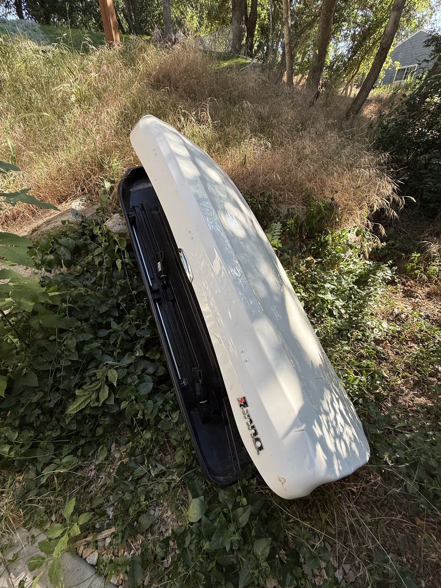 Inno Wedge 660 rooftop cargo box