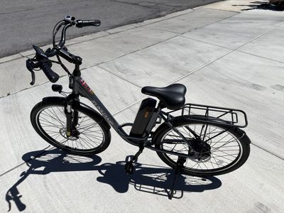 22mph electric bike in perfect condition, with rear rack, fenders, and a removable battery