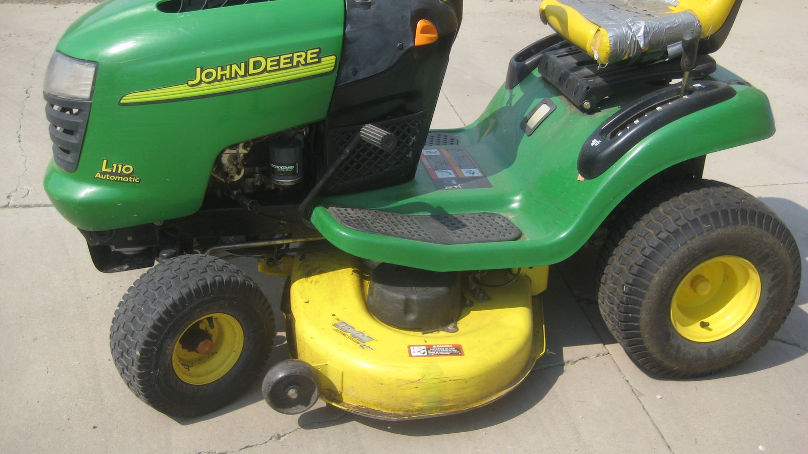 2003 L110 John Deere Riding Lawn Mower