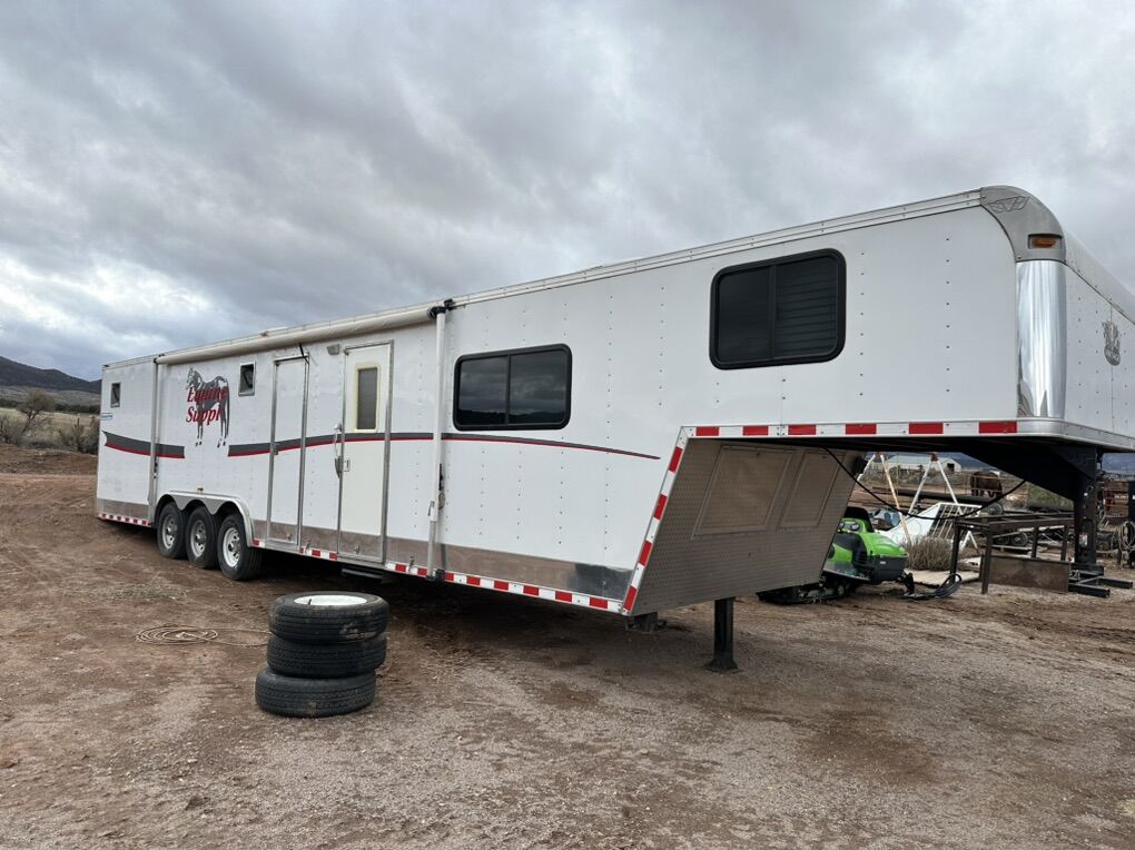 2008 Vintage Enclosed Trailer With LQ