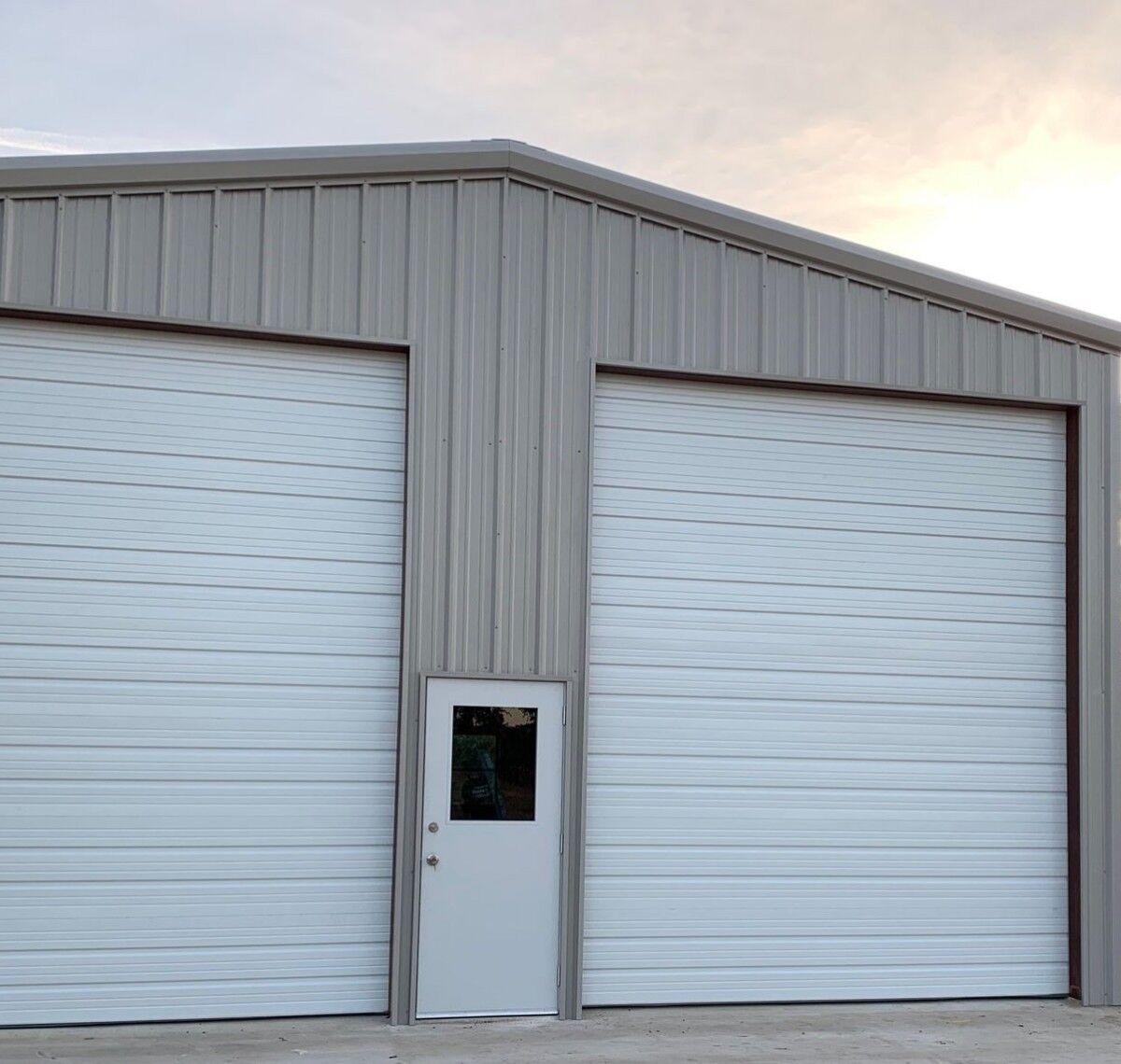 10X10 White Ribbed Commercial Garage Doors, Good Condition!