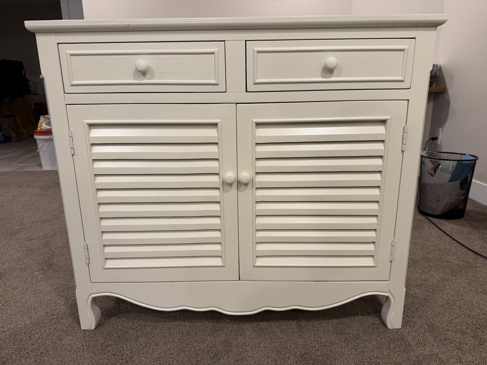 Free standing cabinet