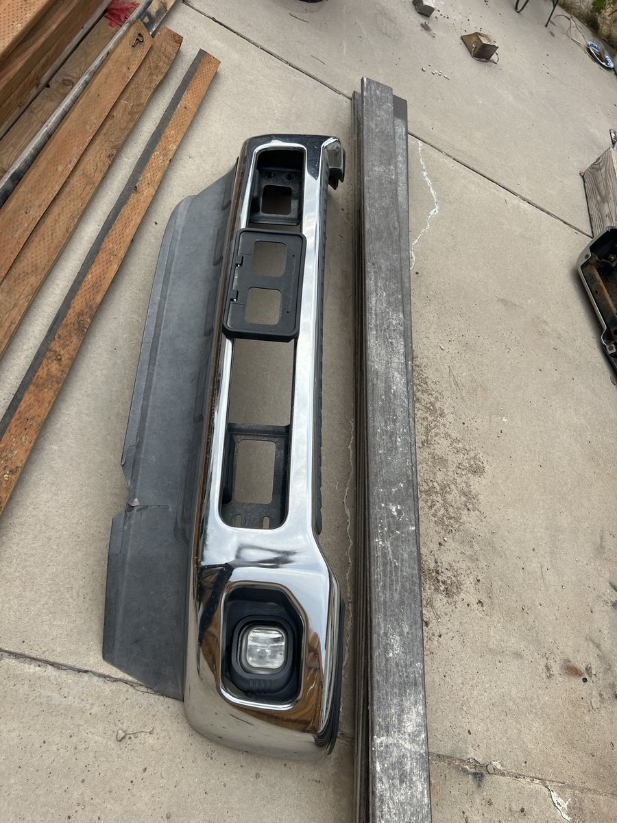 Chrome Front Bumper Assembly with Fog Light and License Plate Bracket