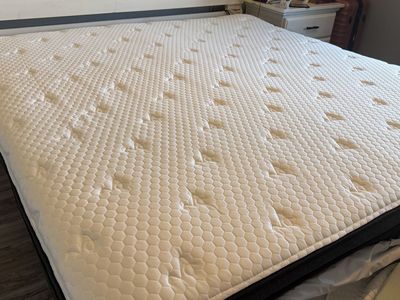 Titan Plus Luxe King Mattress