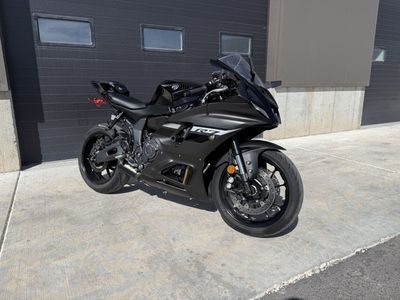 2024 Yamaha R7 Black Edition