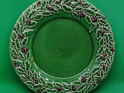Nantucket Plate NHM3 Holly Berry