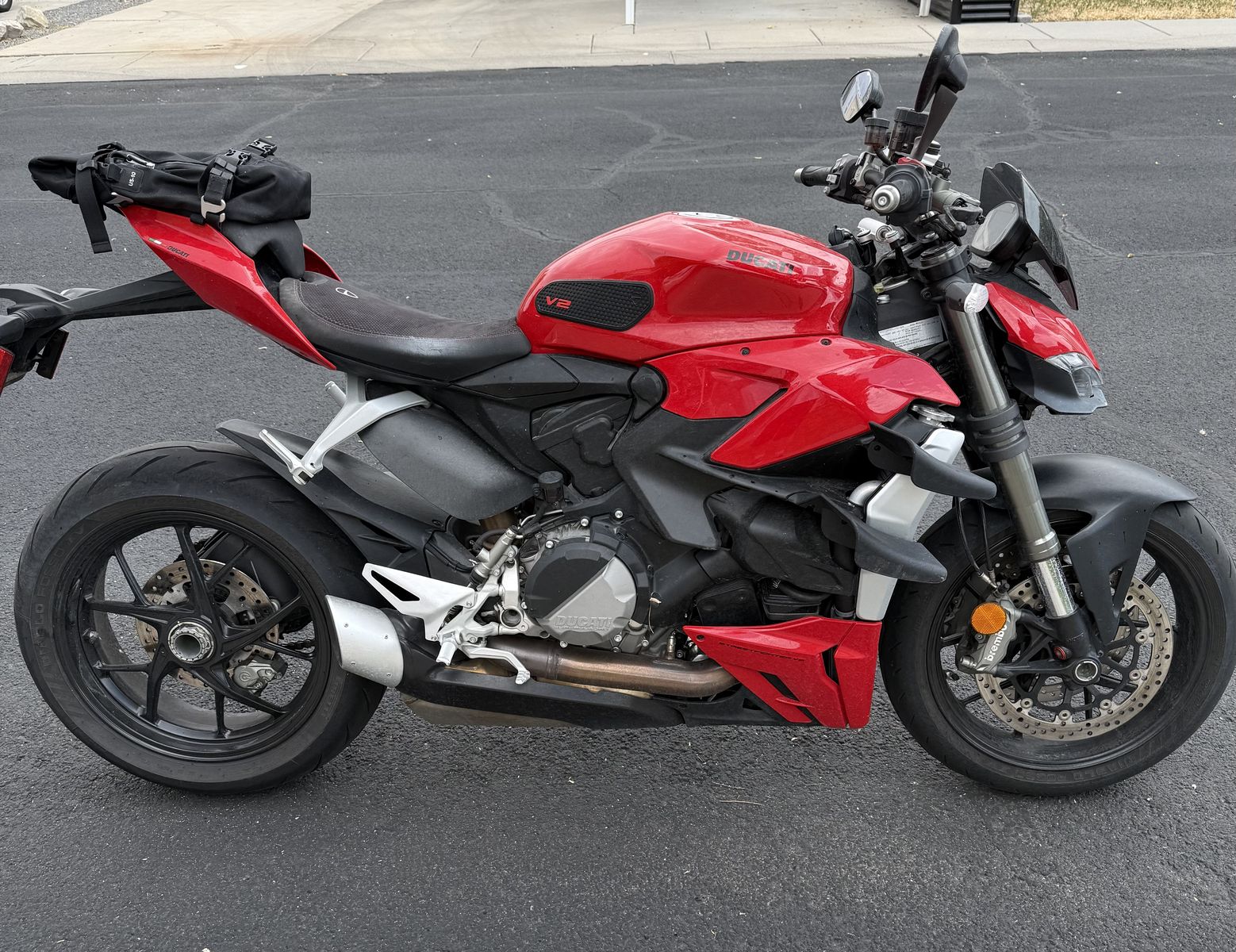 ‘23 Ducati Streetfighter V2 stock