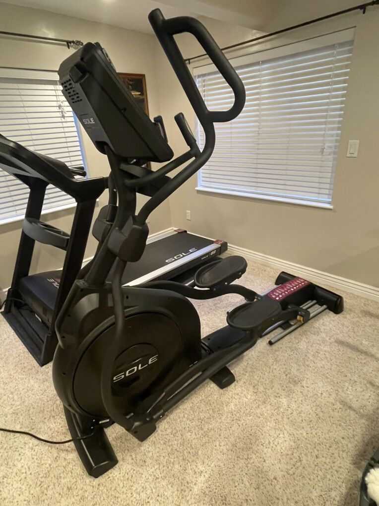 SOLE E35 Elliptical - Excellent Condition, light H
