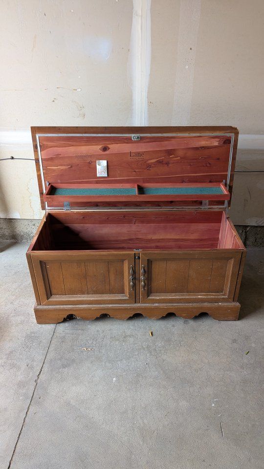 Lane Ceder Chest