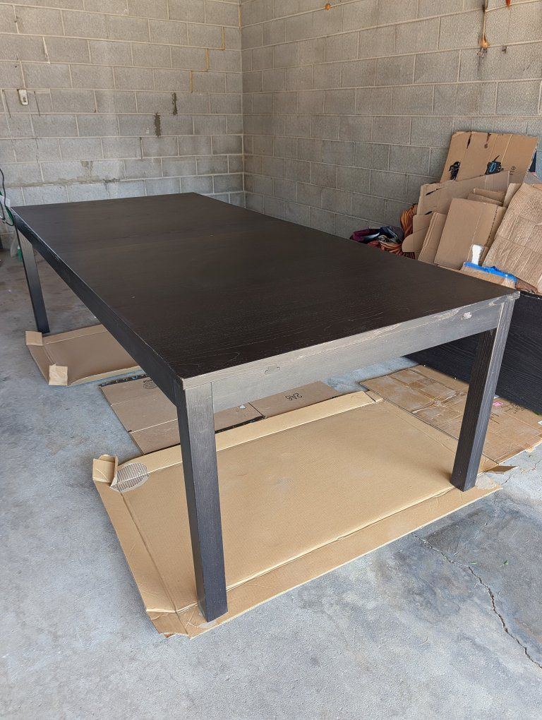 Black Dining Table - Extendable with two leafs