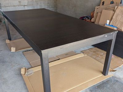 Black Dining Table - Extendable with two leafs