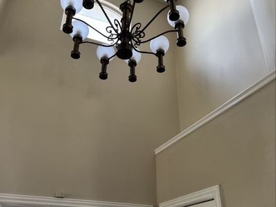 Vintage 8-Light Ornate Bronze Chandelier - Classic Entryway/Dining Room Lighting Fixture