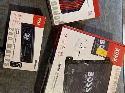 Boss Audio Systems Bundle: 632UAB Receiver, R1100M Amplifier, KIT2 Wire Kit