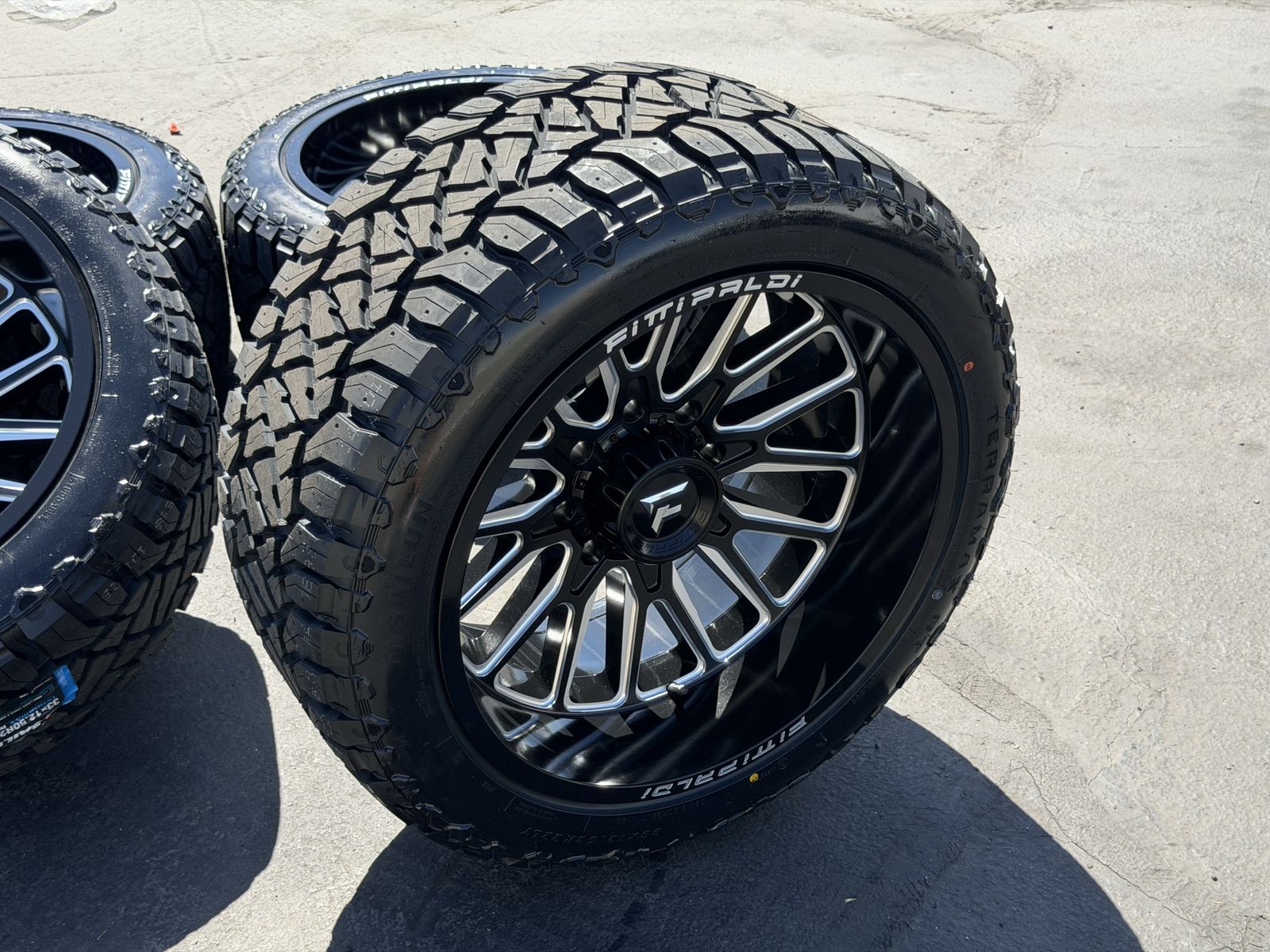 22” Fittipaldi FA18 22x12 -44 8 Lug 8x180 33” Sailun R/T 33x12.50R22 Chevy GMC 2500 3500 