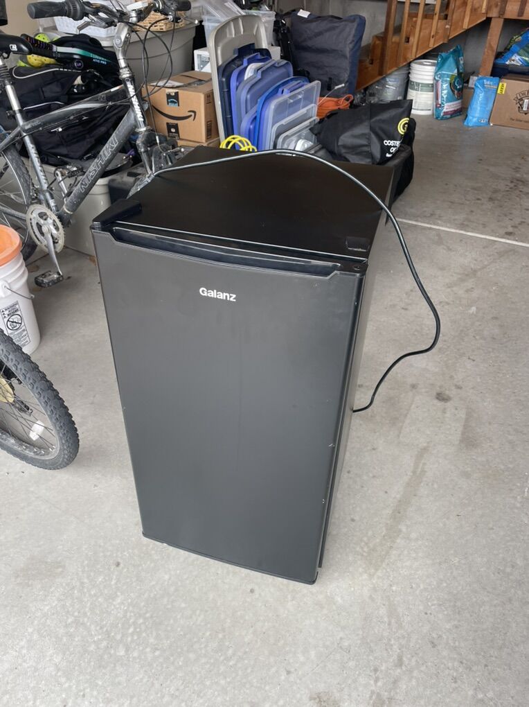 Mini Fridge 3.3cu Ft
