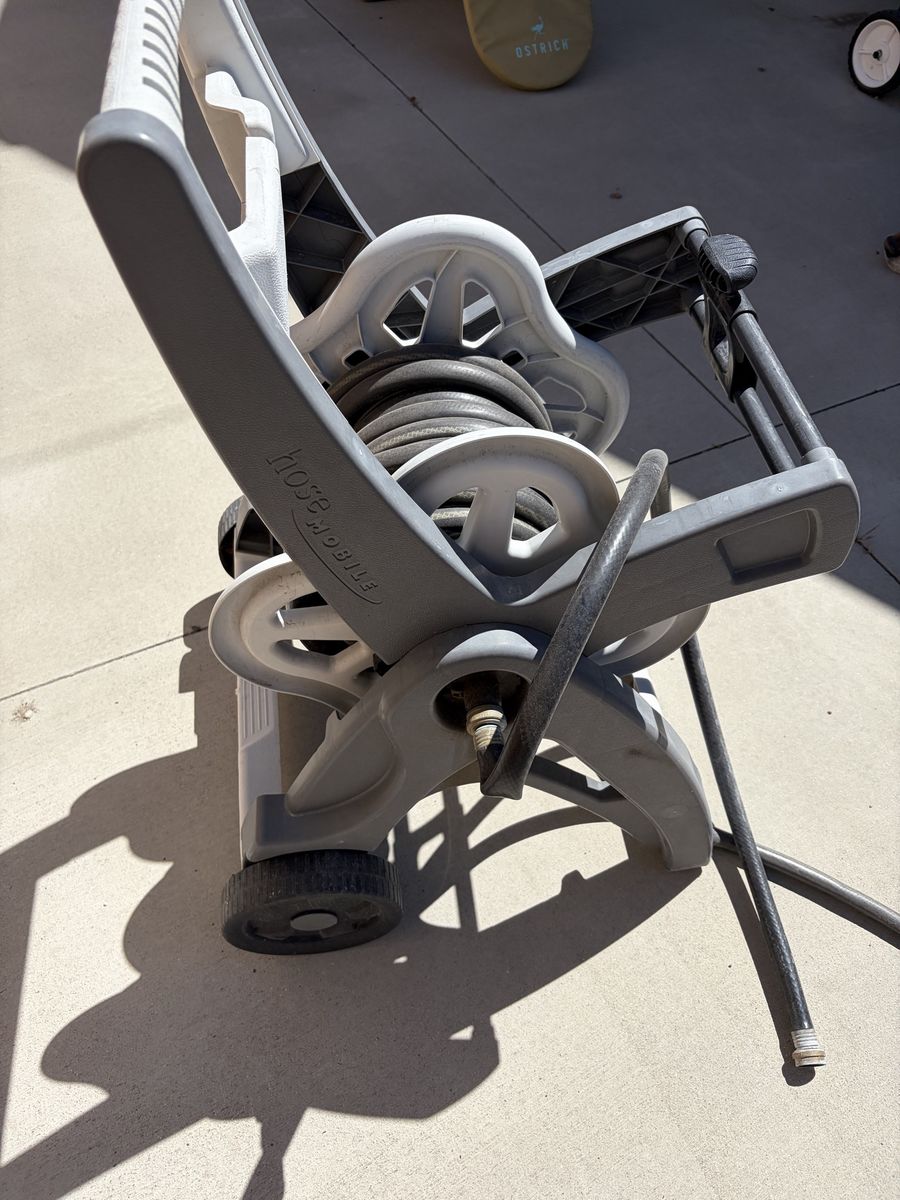 Mobile hose with hose included