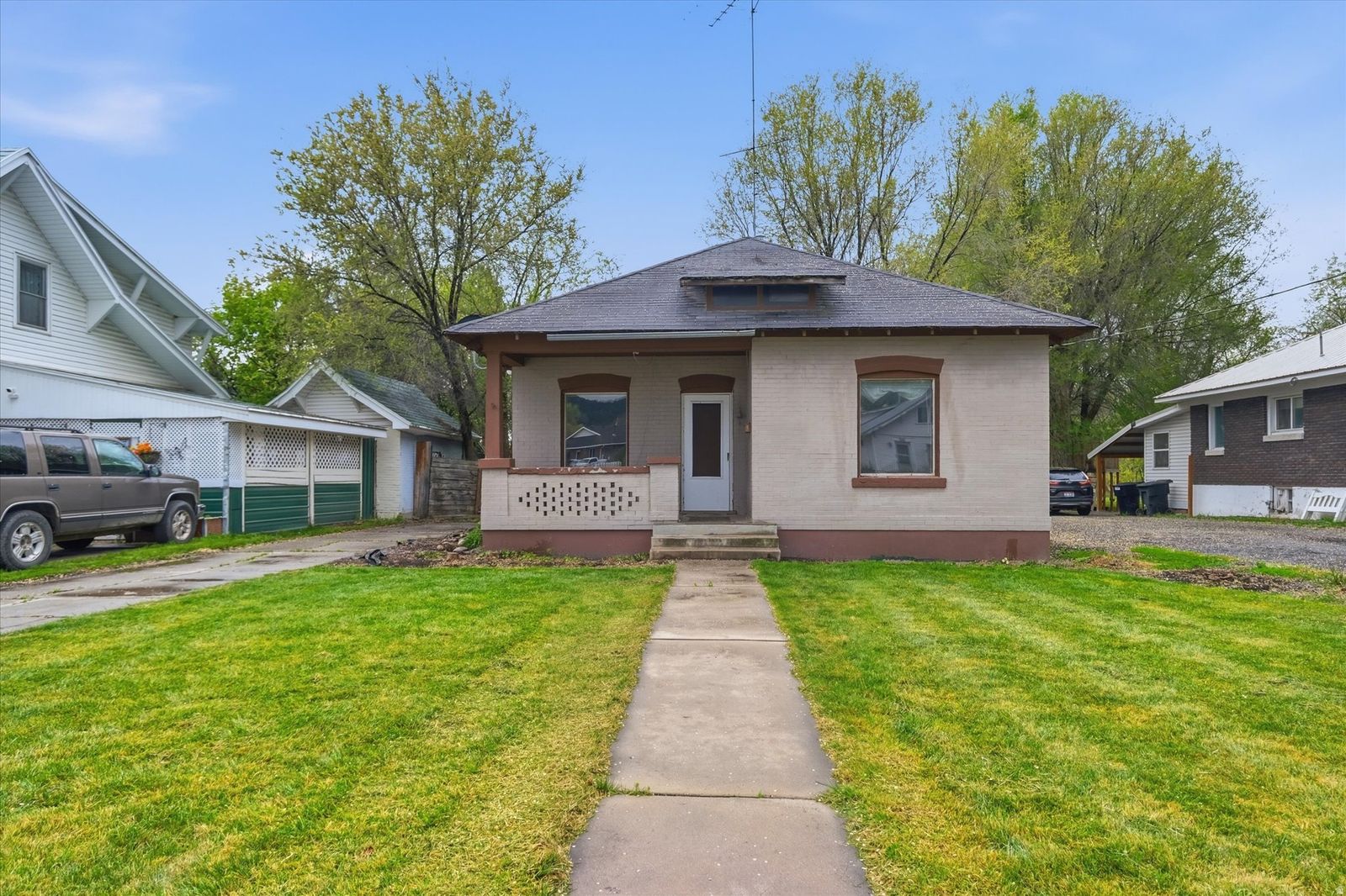 FIXER-UPPER OPPORTUNITY!